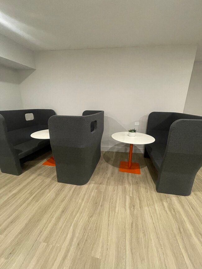 Building Photo - 710 SE 22nd St