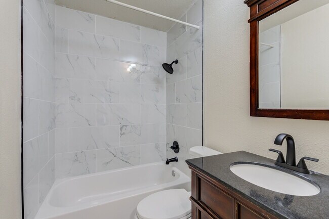 Building Photo - Four Bedroom in Tech Terrace or Three bed with extra space