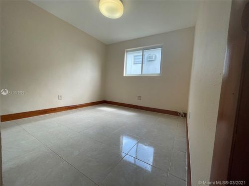 Building Photo - 107 SW 18th Ct