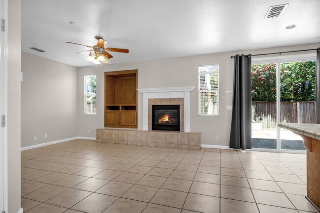Building Photo - The Woodland Rental You've Been Looking For