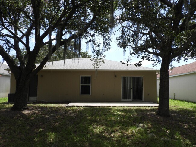 Building Photo - 1520 Vista Lake Cir