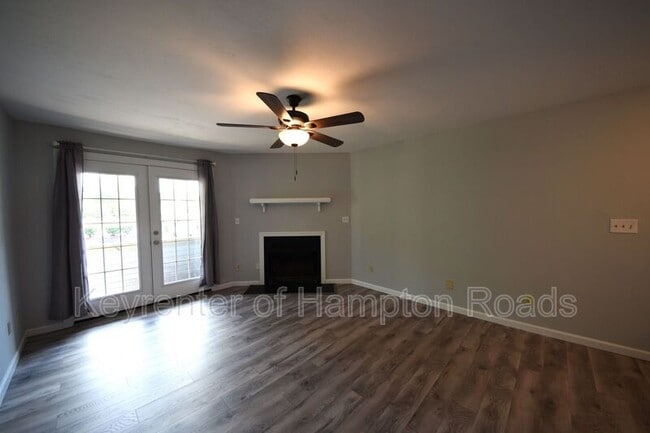Building Photo - 612 Waters Dr