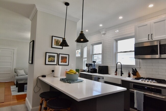 Building Photo - 14 Castlerock St