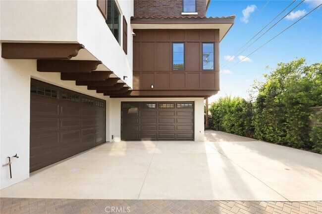 Building Photo - 905 Sunset Blvd