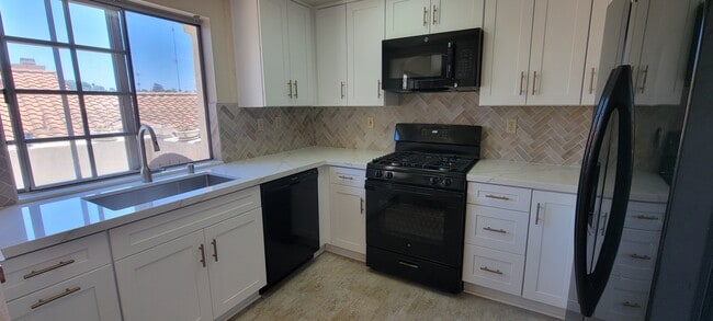 Kitchen - 740 Breeze Hill Rd