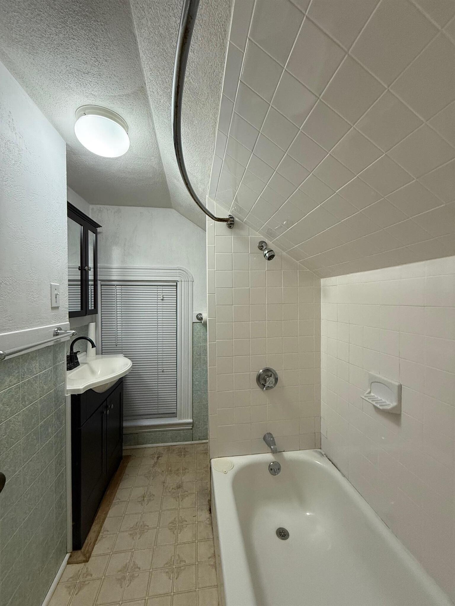 Building Photo - 62A Willow Ave