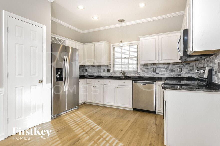 Building Photo - 6980 Avenbury Cir