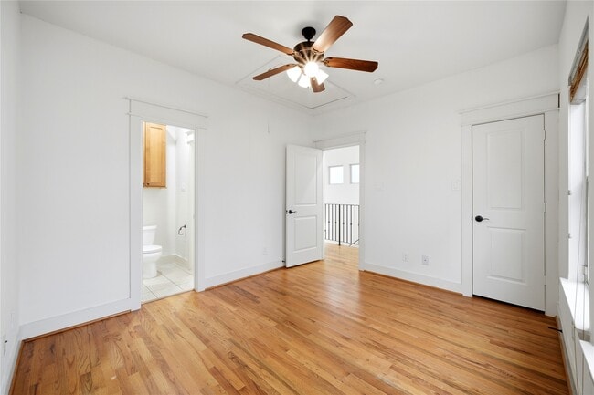 Building Photo - 2323 Sperber Ln
