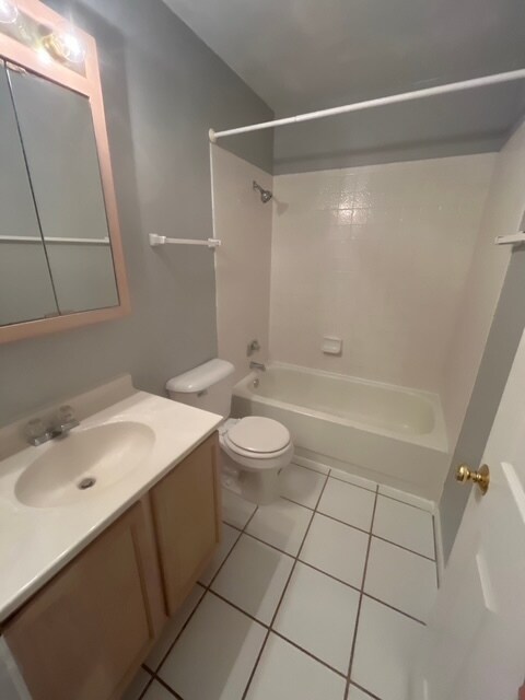 Building Photo - 229 W Ct of Shorewood