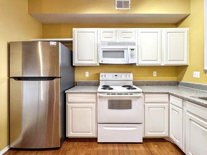 Building Photo - 2016 Oxford Ln