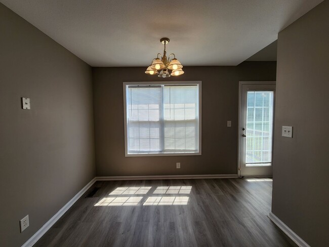 Building Photo - $1700 - 3 Beds 2 Bath + Bonus Room