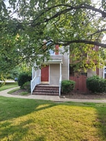 Building Photo - 210 Primrose Ln