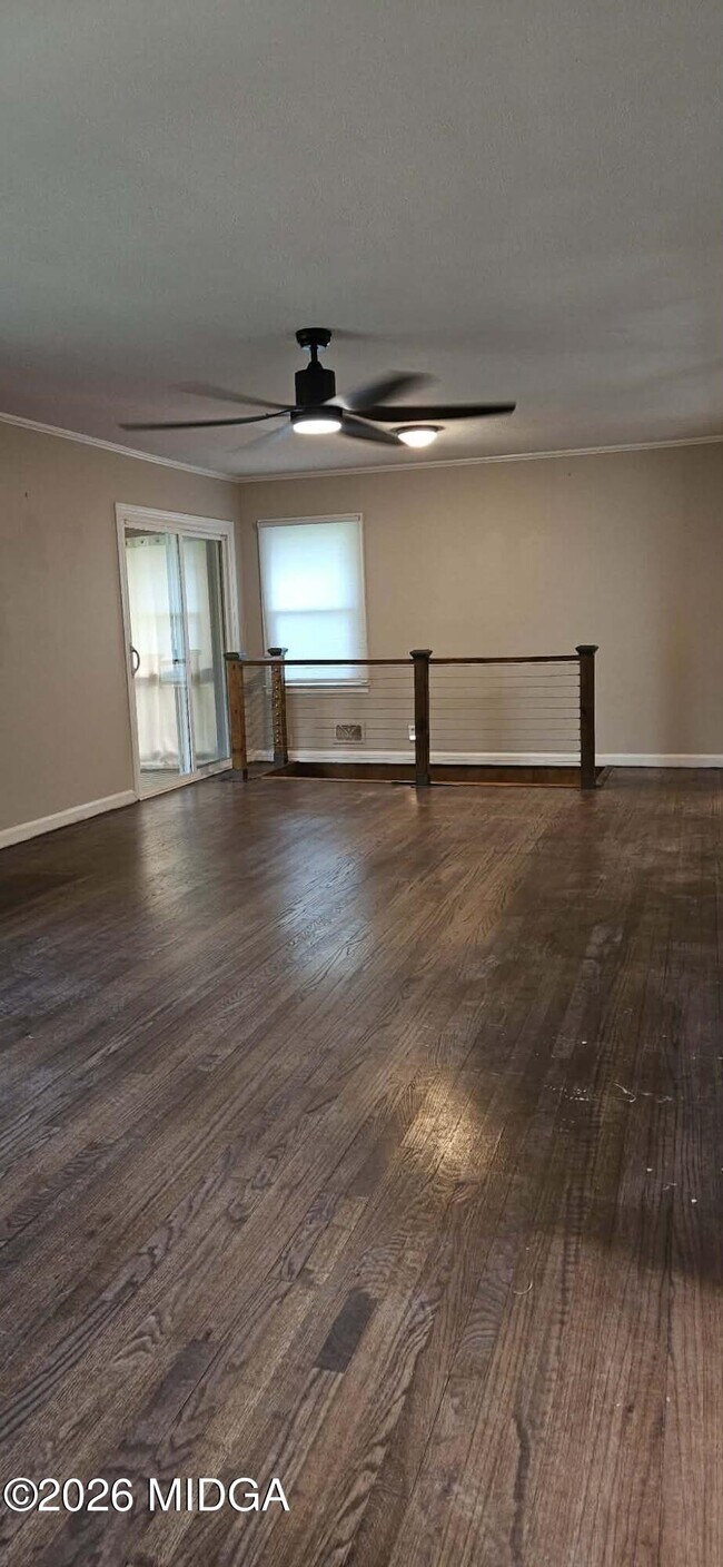 Building Photo - 912 Dogwood Cir