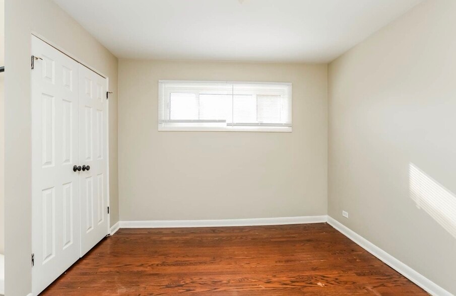 Building Photo - 10114 S California Ave