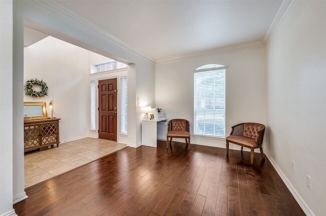 Building Photo - 3523 Lincoln Dr