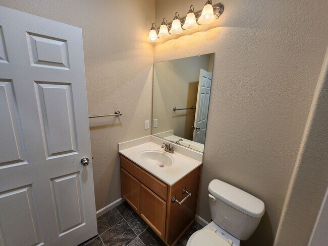 Building Photo - Inviting and Warm 3 Bedroom 2 Bath Home in Newman CA