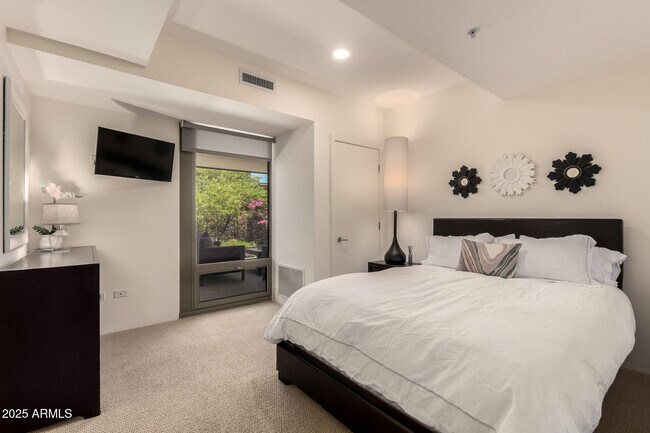 Building Photo - 7141 E Rancho Vista Dr