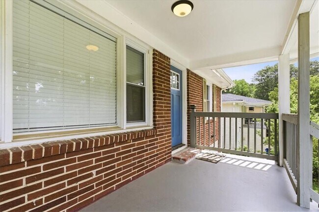 Building Photo - 2705 Lincoln Ct NW