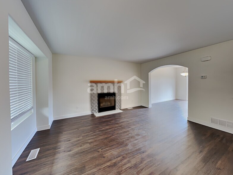 Building Photo - 1545 Gumwood Dr