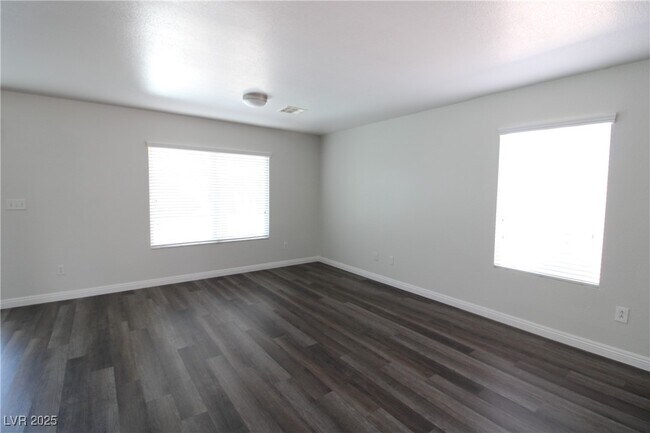 Building Photo - 301 Laguna Glen Dr