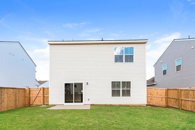 Building Photo - Inviting 4 Bedroom Home