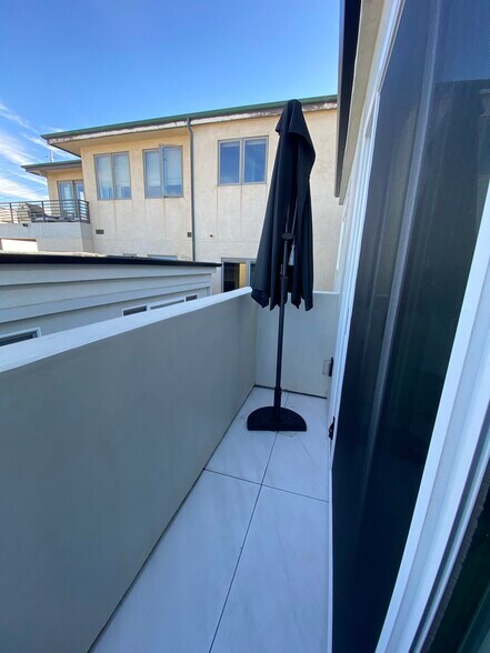 Deck adjacent to 2nd bedroom - 221 36th Pl