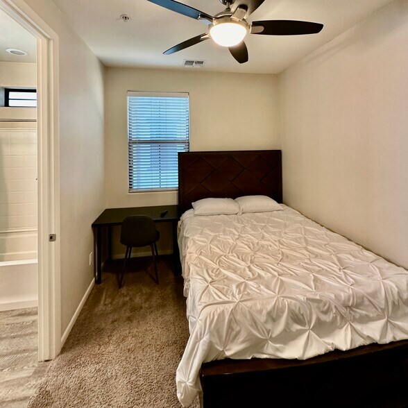 Building Photo - 2090 S Dorsey Ln