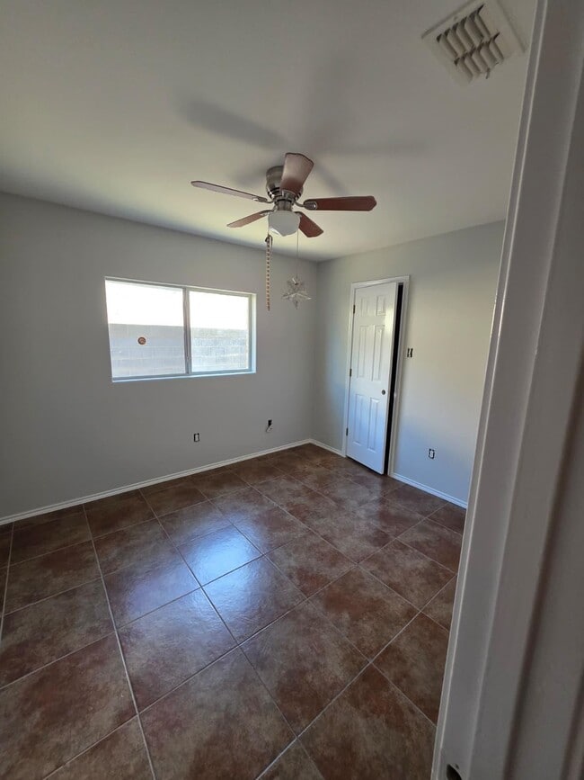 Building Photo - 613 Cuervo Dr