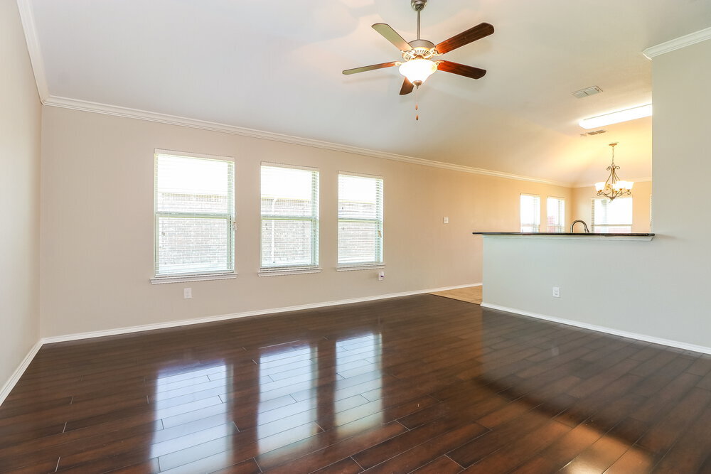 Building Photo - 900 W Bend Blvd