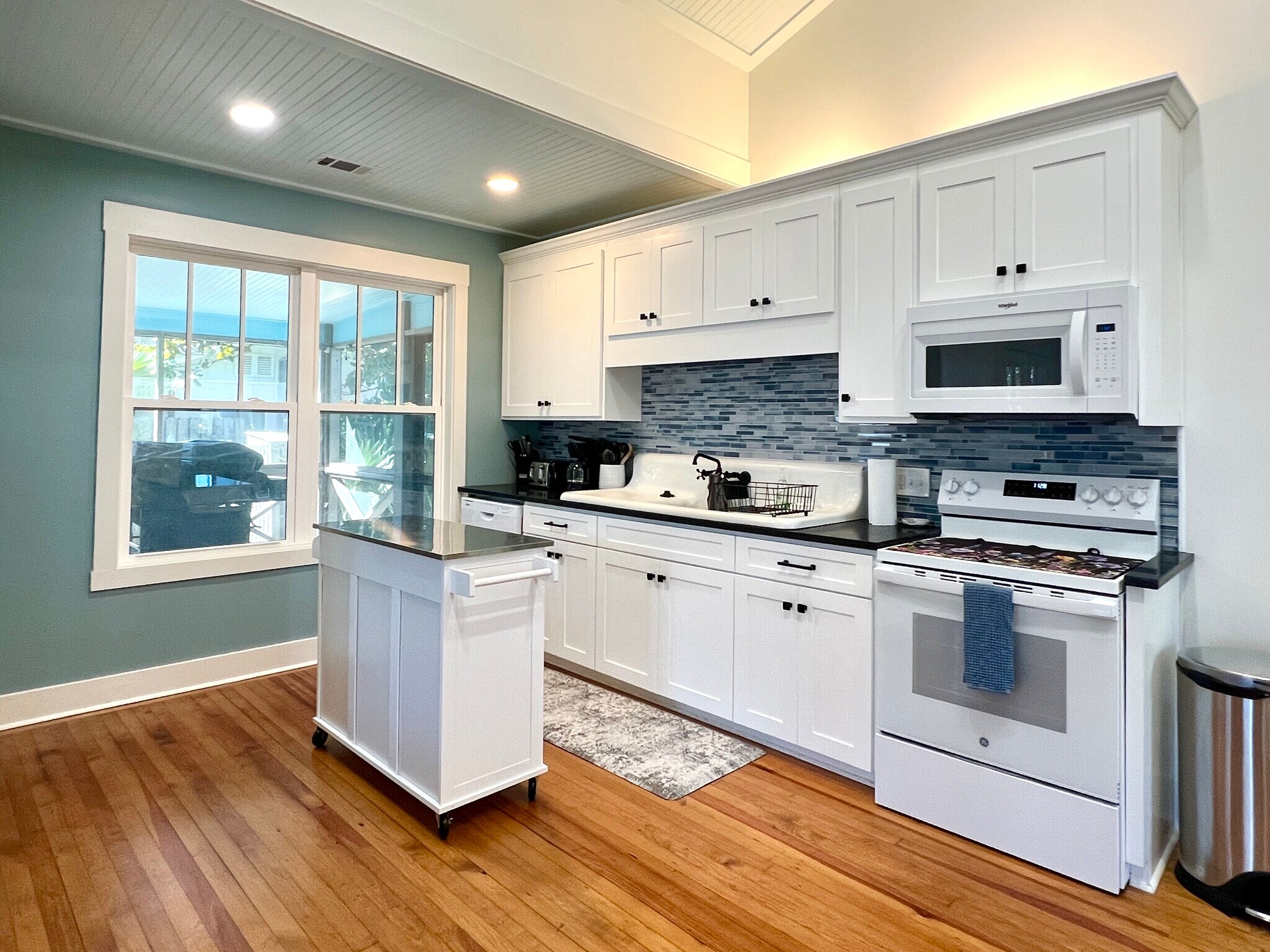 Building Photo - 201 Lovell Ave