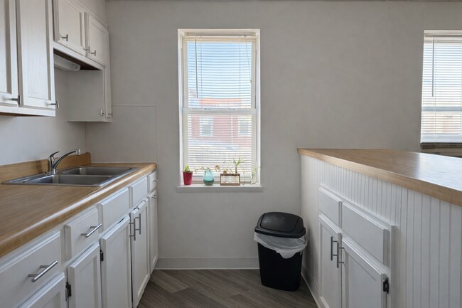 Building Photo - 44 W Liberty St