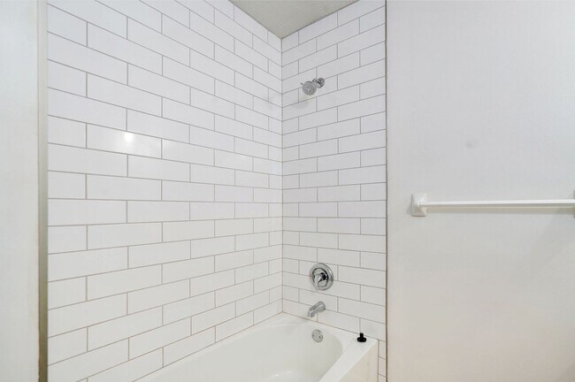 Building Photo - Charming 3 Bedroom House in Springfield!