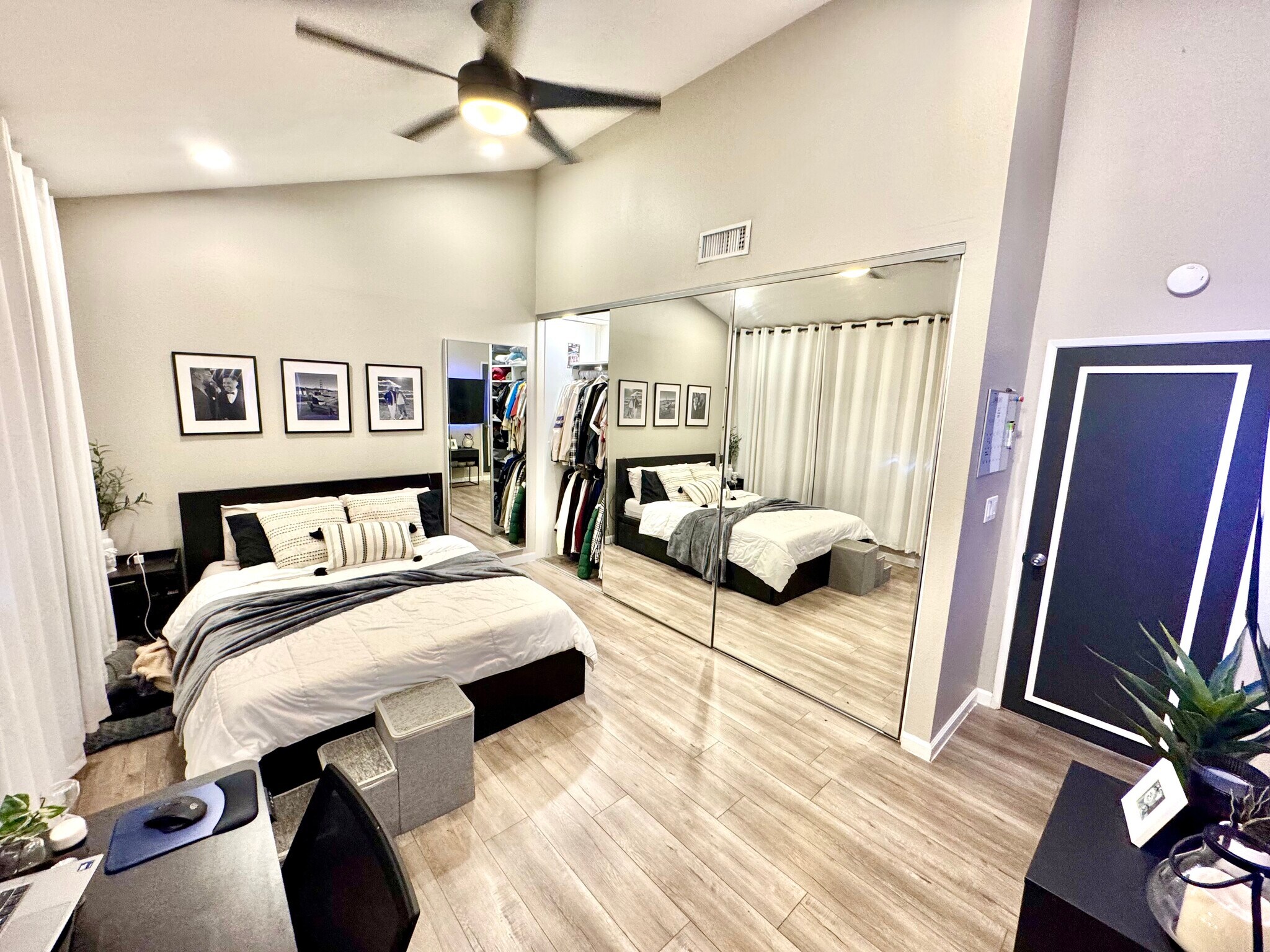 Building Photo - 1151 W Badillo St