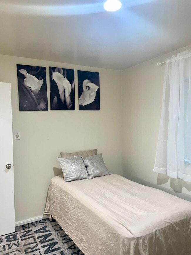Building Photo - Modern Comfort in Sought-After Gaithersburg