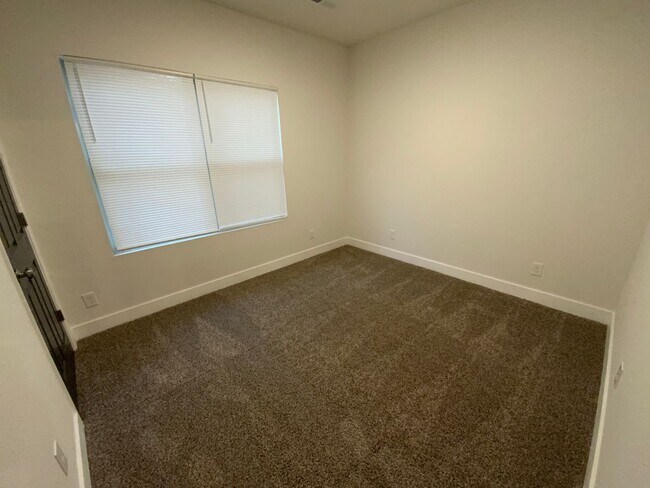 Building Photo - 3 Bedroom House for Rent