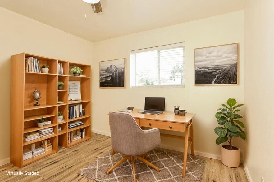 Building Photo - 921 S Val Vista Dr