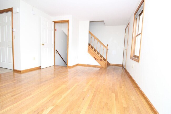 Building Photo - 37 Oak Hill Rd