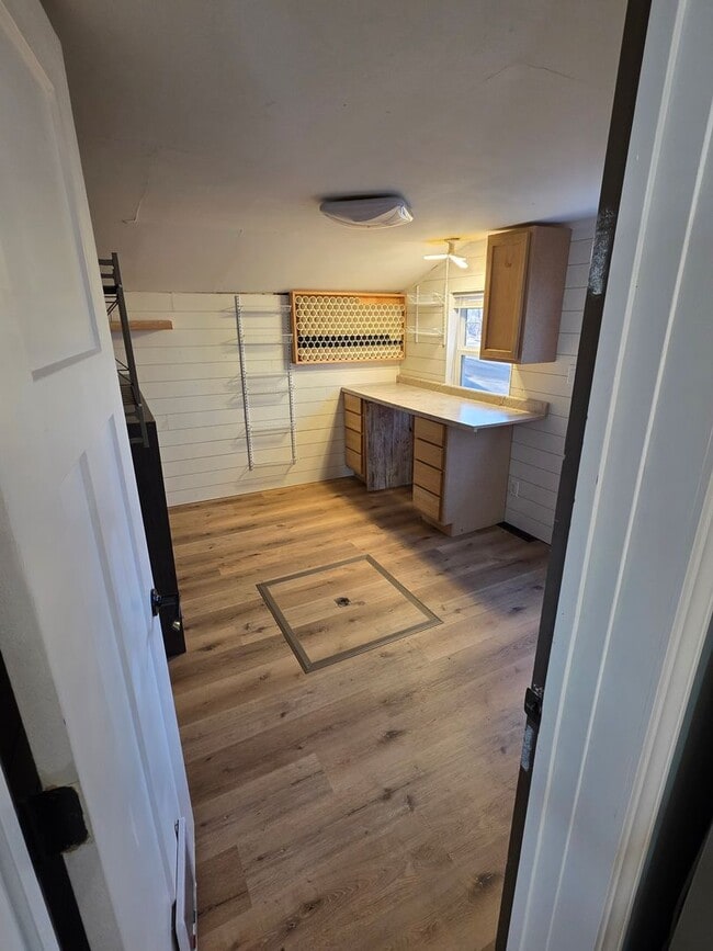 Building Photo - Charming 2 Bed | 1 Bath in a Beautiful Neighborhood