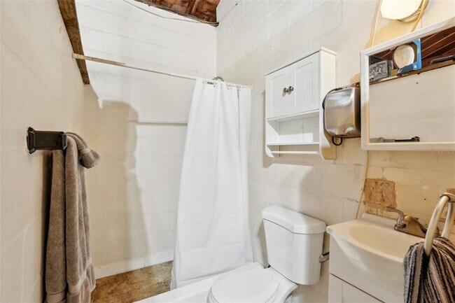 Building Photo - 1369 Whitacre Dr