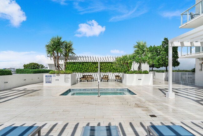 Building Photo - 4250 Biscayne Blvd