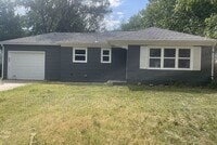 Building Photo - 2413 SW Mission Ave