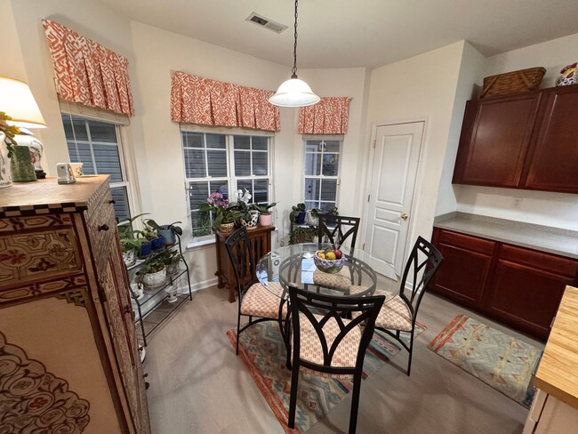 Building Photo - Charming Getaway