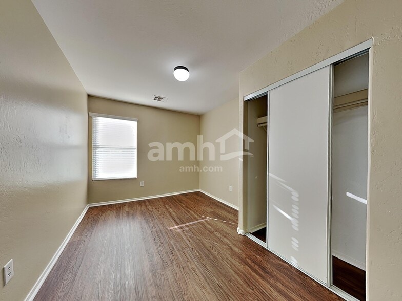 Building Photo - 1521 S 122nd Ave