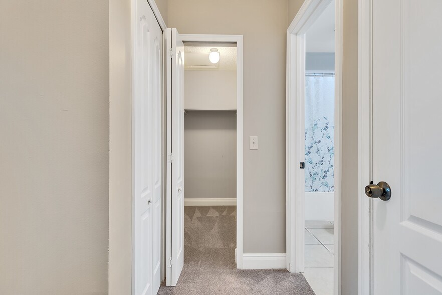 Building Photo - 1901 Indian River Blvd