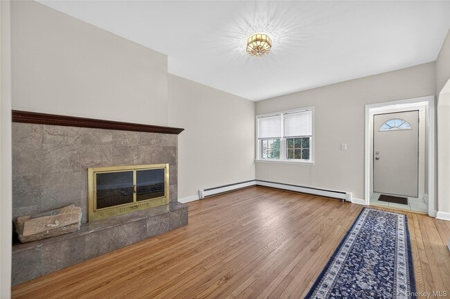 Building Photo - 3 Woodmere Ln