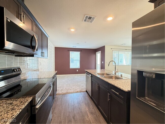 Building Photo - 2662 Champagne Gold Ave
