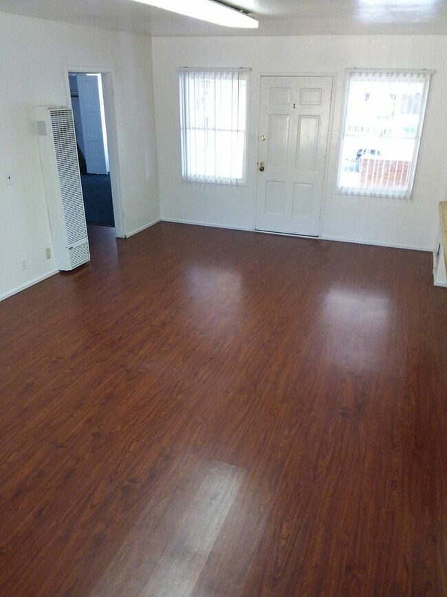 Building Photo - 121-123 Poole St