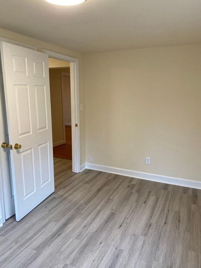 Building Photo - 2700 E Belt Blvd