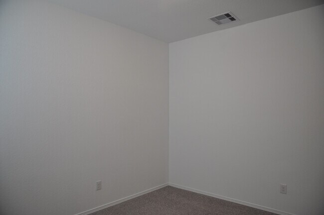 Building Photo - 5703 Aurora Grns Ln