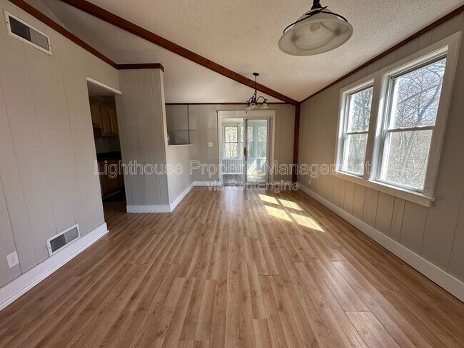 Building Photo - 45 Leitch Dr